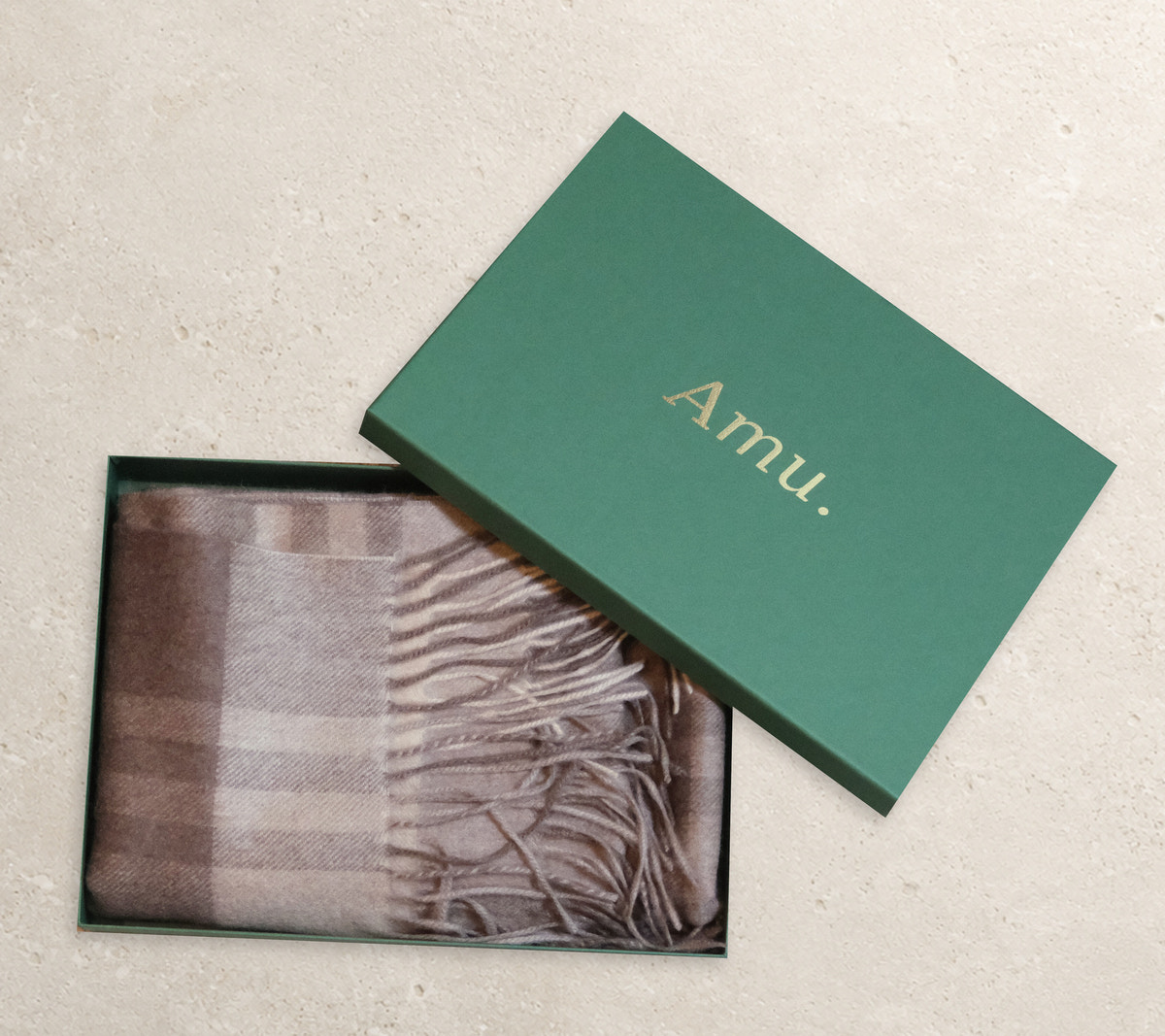 Amu.の無料ギフトボックスに収めたストール
